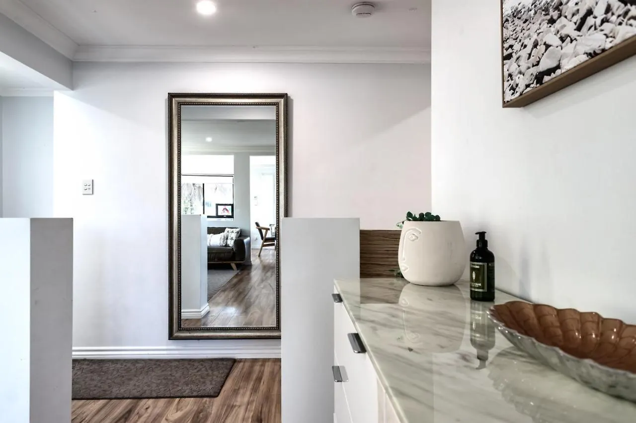Luxury Waterside Oasis Vila Gold Coast