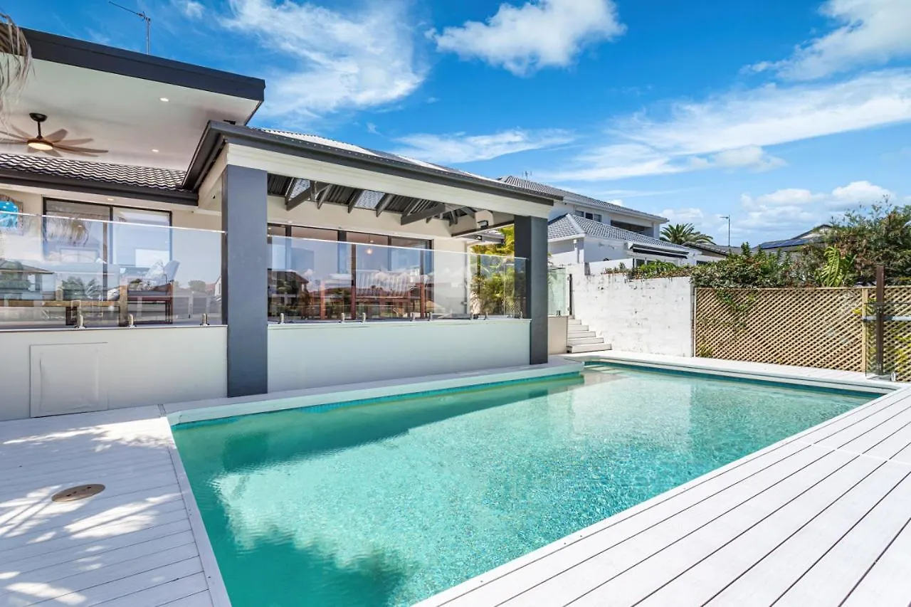 Luxury Waterside Oasis Vila Gold Coast